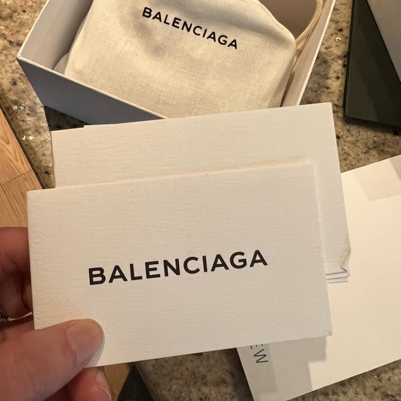 (SOLD) Balenciaga Bifold Card Case - Picture 10 of 12